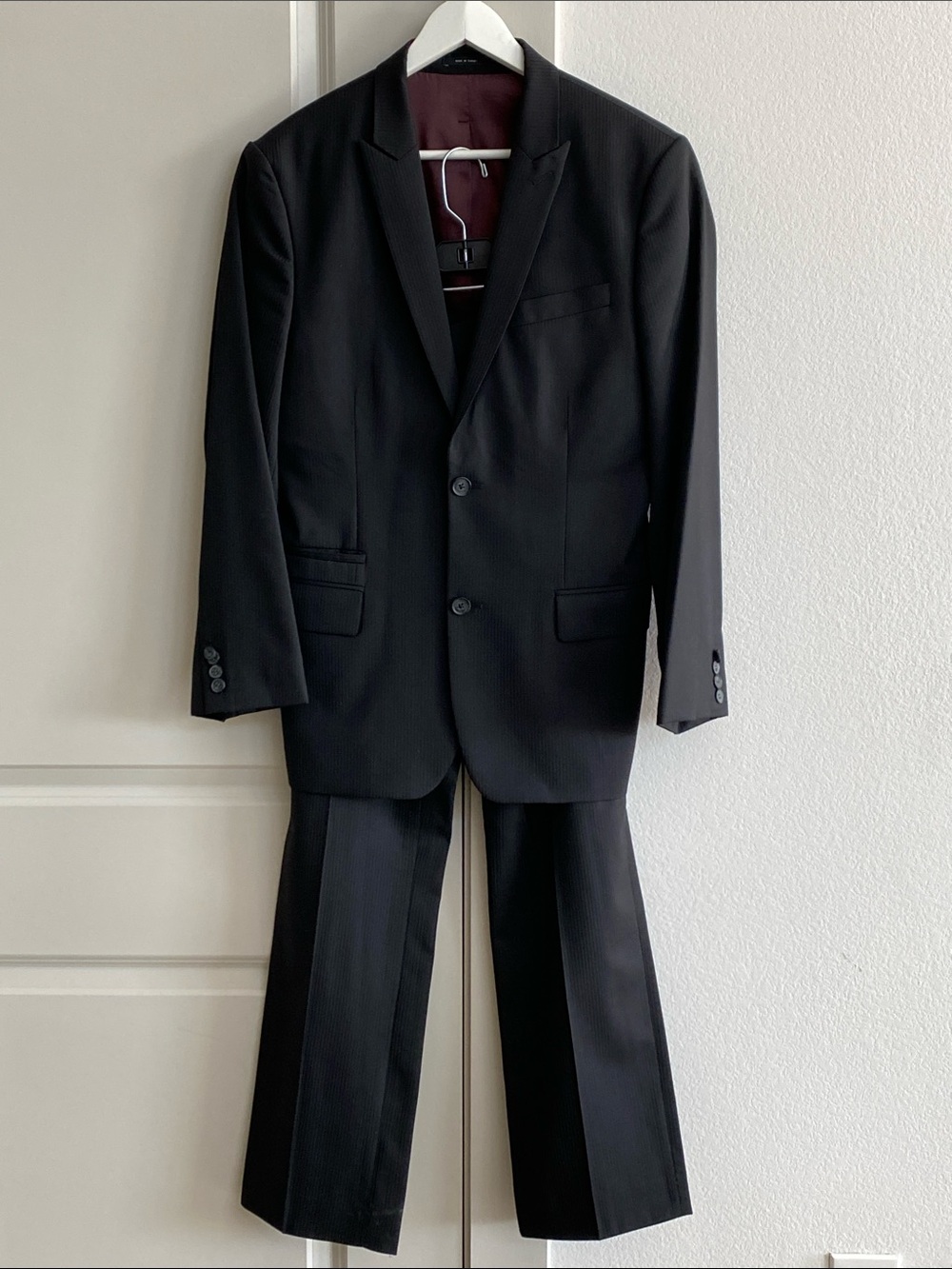 EXPRESS Men's Black Two-Piece Suit with Subtle Pinstripe Jacket 38R-Pants 30/32